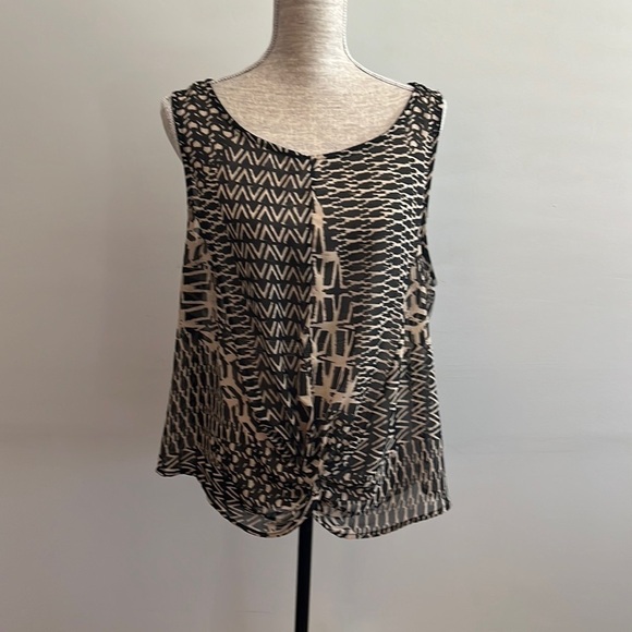 To go collection size XL Sleeveless sheer blouse with exposed zipper in back - Picture 1 of 7